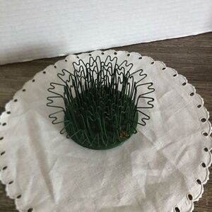 Vtg Blue Ribbon Metal Floral Frog